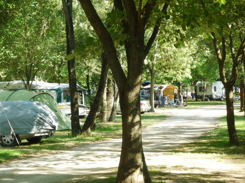 emplacement-tente-caravane-camping-car-camping-ardeche-11