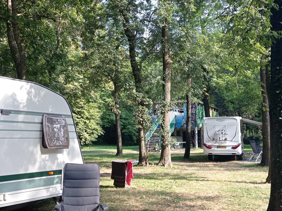 emplacement-tente-caravane-camping-car camping-ardeche-4