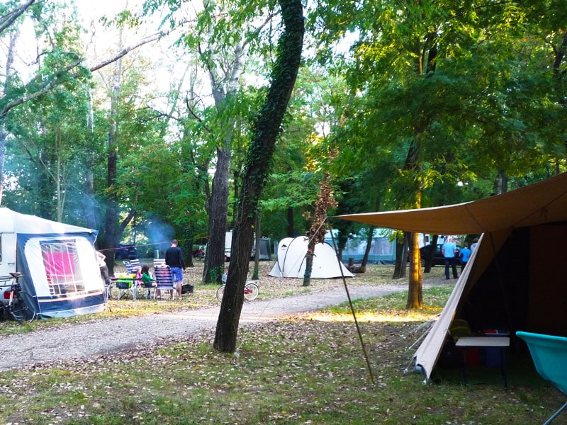 emplacement-tente-caravane-camping-caramping-ardeche-9